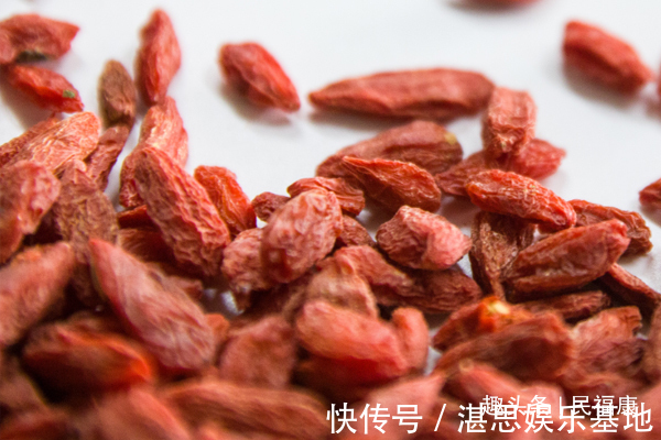 睡眠质量|枸杞晚上吃,效果堪比人参怎么吃才能发挥枸杞最大功效