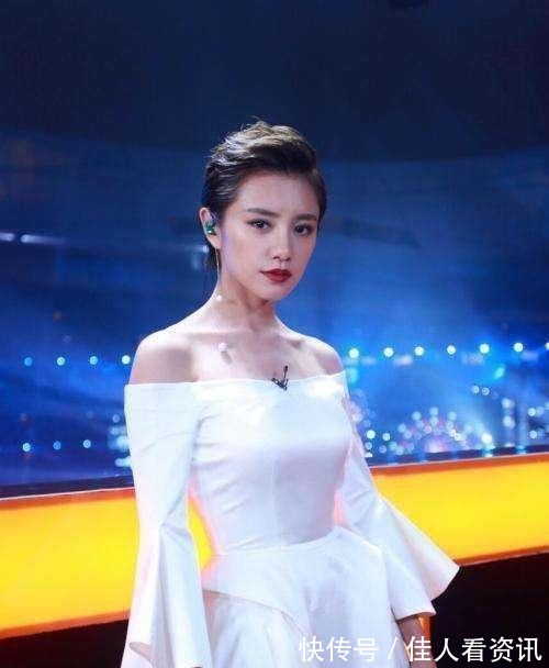 朱丹|知名女主持現(xiàn)場失誤,漏穿一件衣服,張國立全程60分鐘沒敢轉(zhuǎn)頭