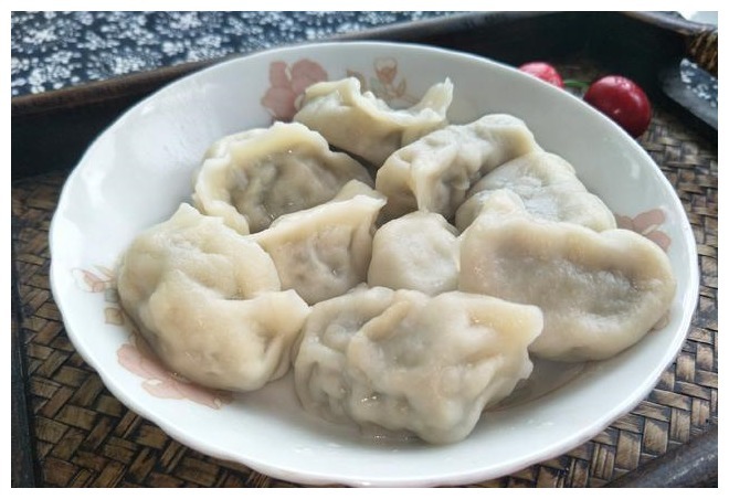 速冻饺子怎么煮用冷水还是热水，教你正确做法，不破皮不露馅