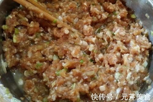 做酸菜猪肉馅饺子，学会3个窍门，饺子鲜香美味，比纯肉的还好吃
