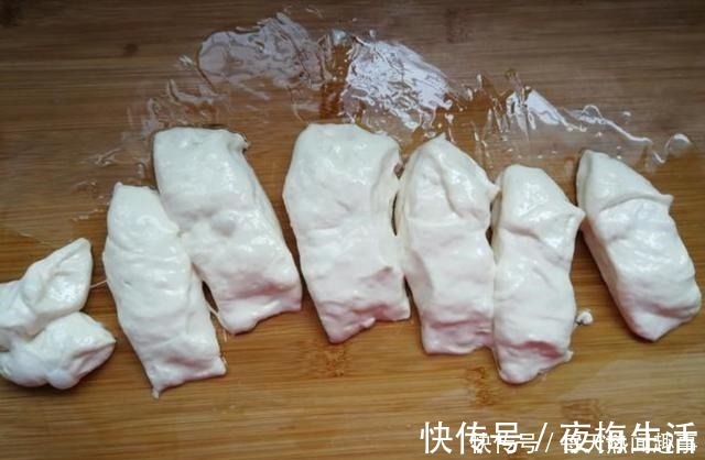 烫面|葱油饼新做法,不用揉面,不用烫面,外酥里嫩,放凉了也不会硬