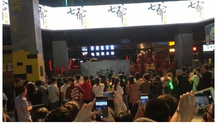 麦长青|陈小春新店开业,众多好友纷纷前去捧场,曝一碗牛腩面要50元