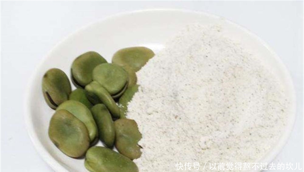 春钓大板鲫，饵料使用蚕豆粉就很好，这可是钓鲫鱼的“素饵之王”