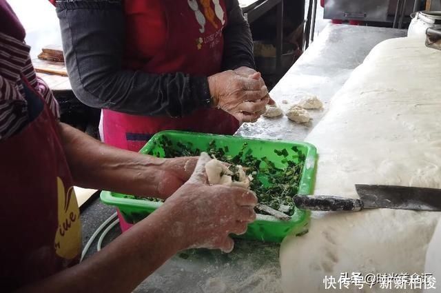 夫妻开店卖早餐,一天用几大盆馅料每天都客满,食客:主要是实惠