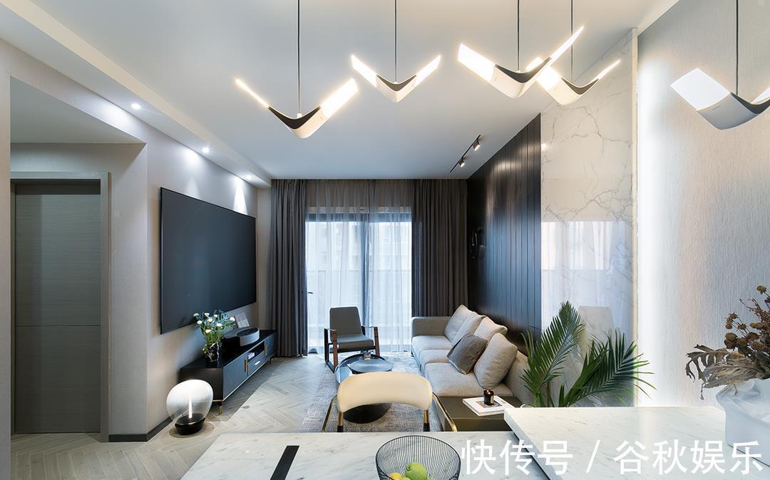 衣帽间|单身女青年的家,客厅选择超大电视机,让客厅瞬间变成影音室