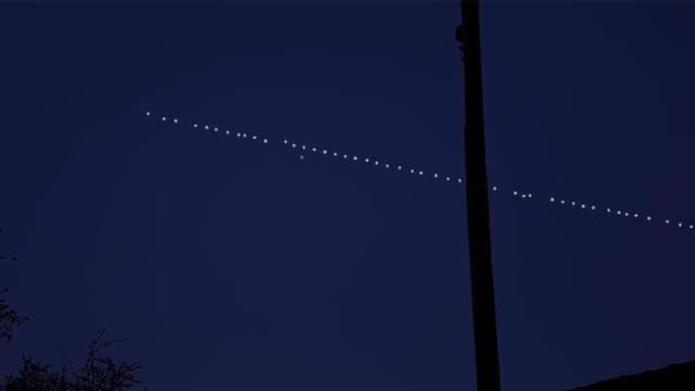 星链|多地接连发现UFO，20颗光点在夜空中闪烁，难道地球已经暴露了？