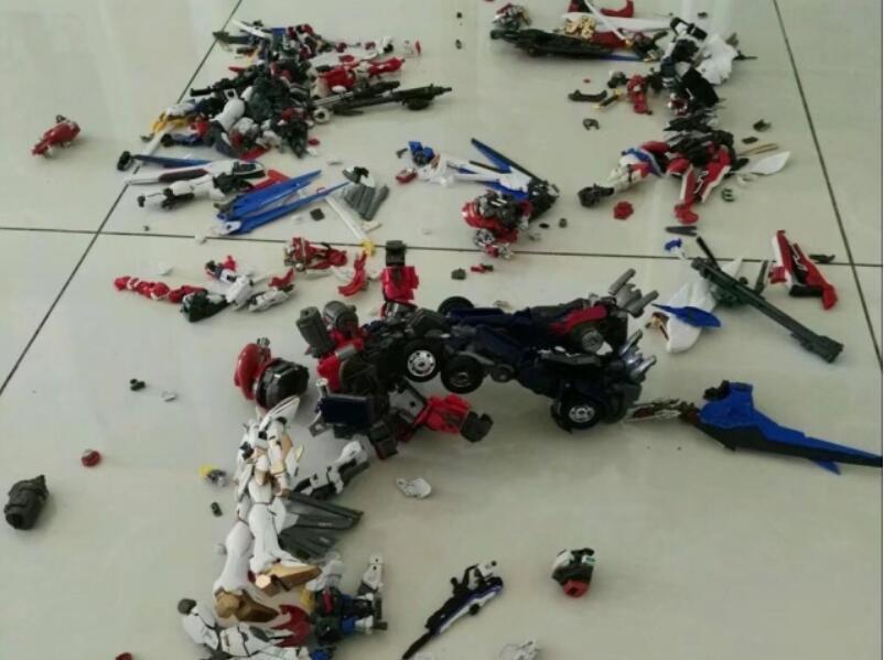 家長|熊孩子家長:你的手辦值10萬,我兒子手值100萬,誰賠錢