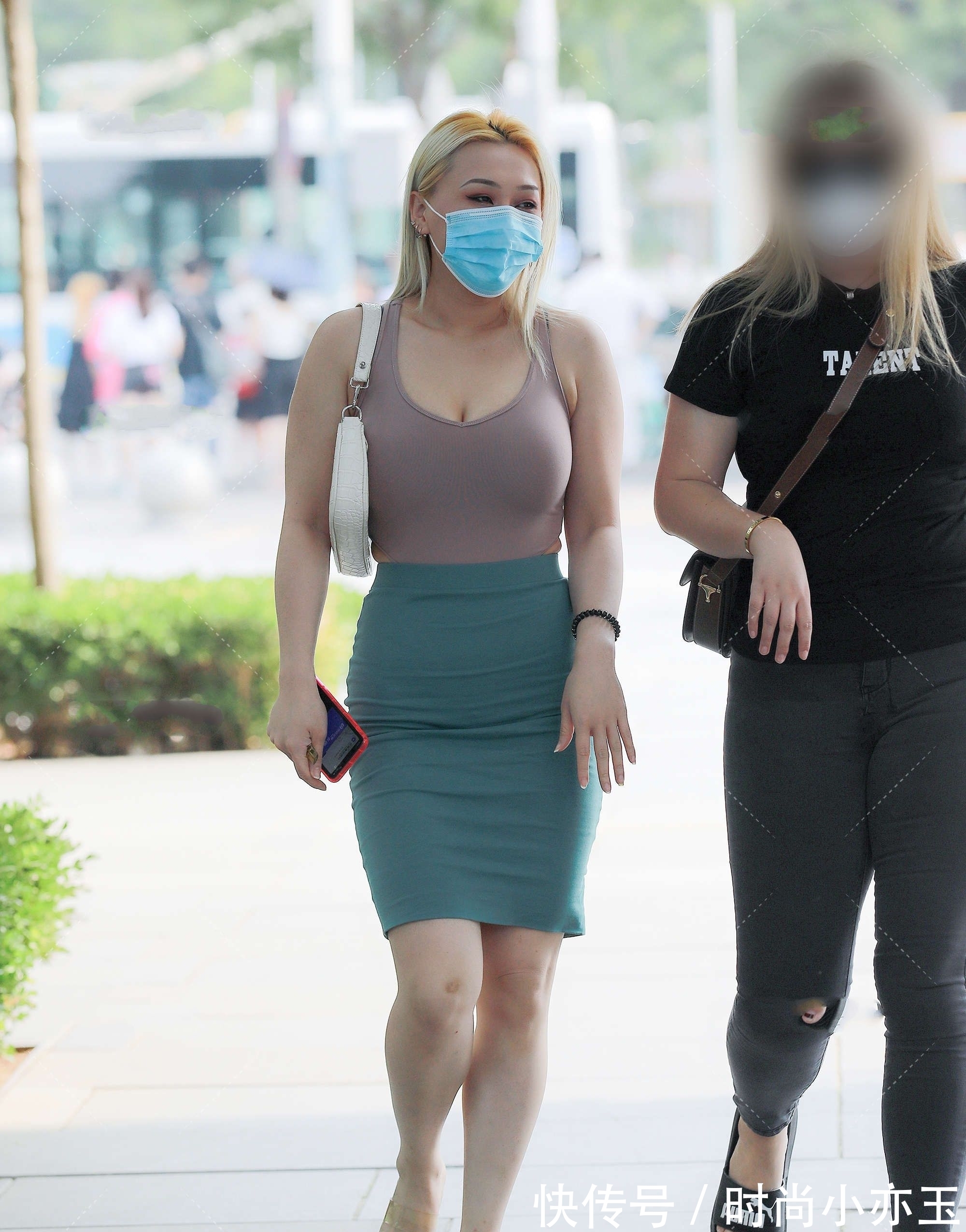 藕粉色|全暖色调搭配,既活泼时尚,又很显瘦