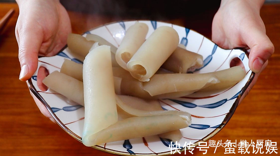 收入|掌握好这些技巧，炸出来的猪皮蓬松，有人凭借着炸猪皮年收入百万