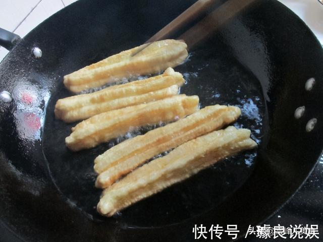 配比|炸油条不用泡打粉,2步炸出大泡油条,酥脆好吃真简单,值得收藏