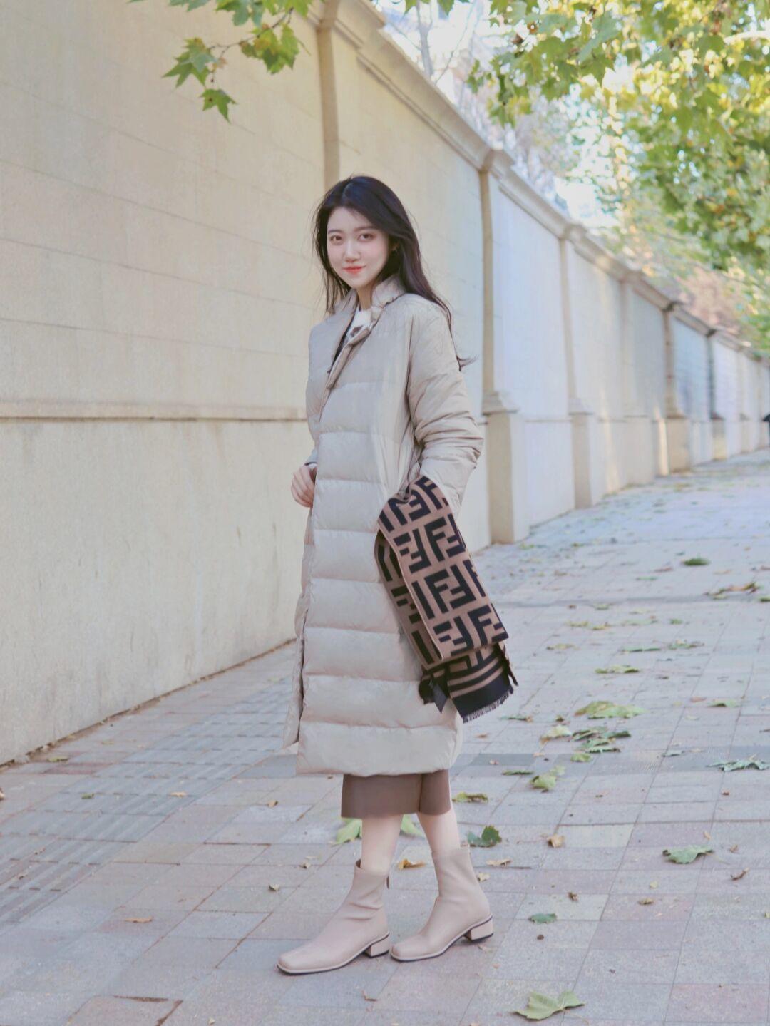 百搭|冬季基础色羽绒服才“真香”,百搭实用还遮肉,配什么单品都好看