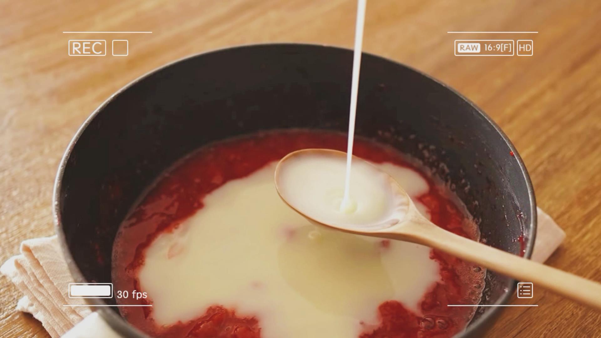 草莓冰淇淋,清甜无添加,营养美味,好吃到停不下来