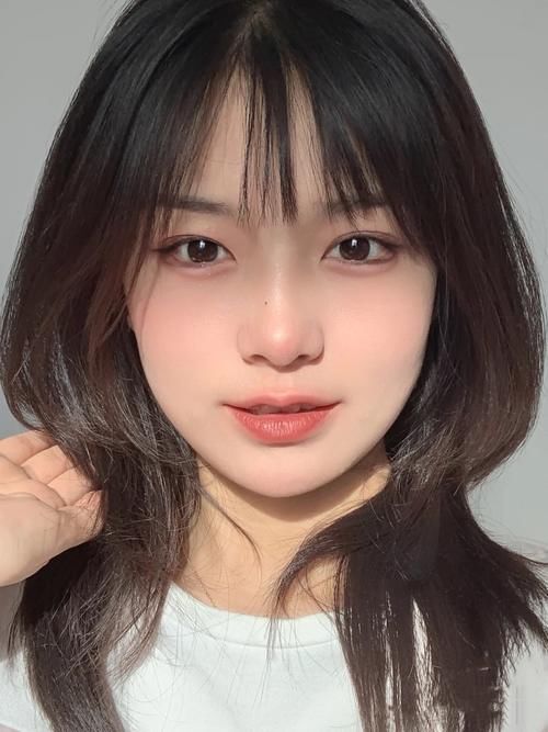 双眼皮怎么贴，几个简单的小方法，让你拥有忽闪忽闪的大眼睛