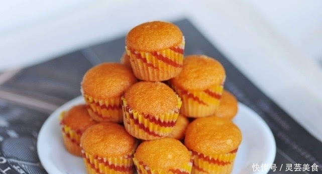 想吃鸡蛋糕不用买,自己在家就能做,简单3步,看一遍就能学会