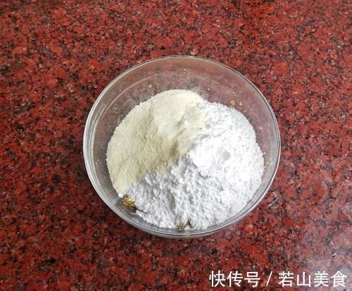 红薯别总煮着吃,加点糯米粉煎一煎,香甜又好吃