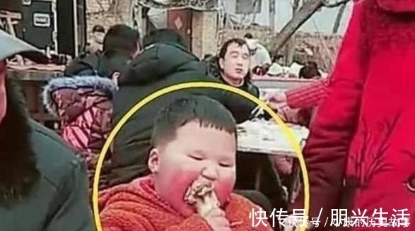 村民|奶奶带孙子参加酒席,回家后被大家“拉黑”,村民:你自己管吧