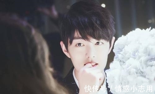 帅男$《他笑时风华正茂》痞帅男变忠犬,令人怦然心动的暗恋小说