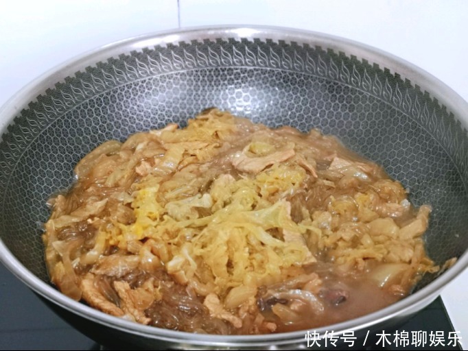 入适量|炖出来的酸菜只酸不香那是少了它,酸香可口,菜美汤鲜