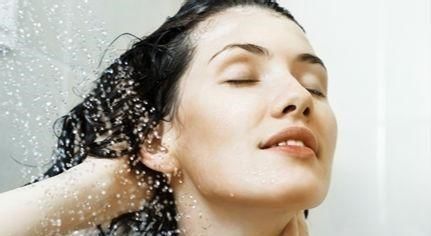 头发|洗头发时,先用洗发水还是护发素很多人做错,难怪头发越掉越多