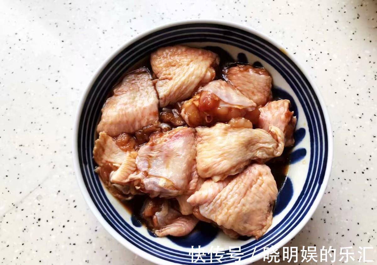 枸杞|鸡翅和裙带菜搭配,蒸一蒸,鲜香入味,全家老小都爱吃的一道菜