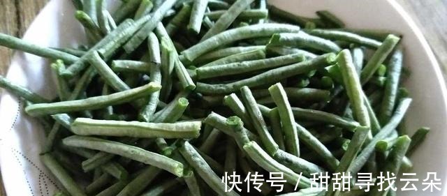 豇豆|用肉沫炒出来的豇豆角，又鲜又嫩，很有滋味，吃起来味道好极了！