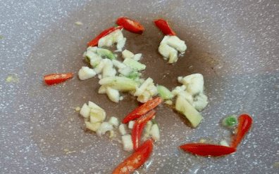 冬天要多吃此菜，铁是芹菜20倍，常吃补血养颜通便，脸色红润