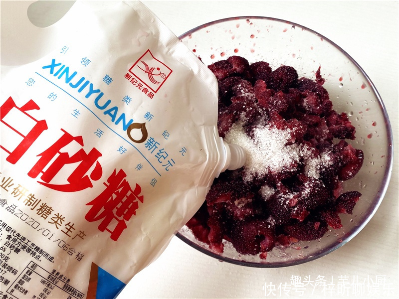 美味|自制杨梅酱,做法简单,酸酸甜甜,美味百搭零添加,吃一年也不坏