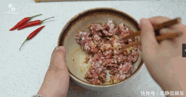 好吃|夏天,茄子的最佳吃法,不炒不油炸,好吃还简单,让人太有食欲了