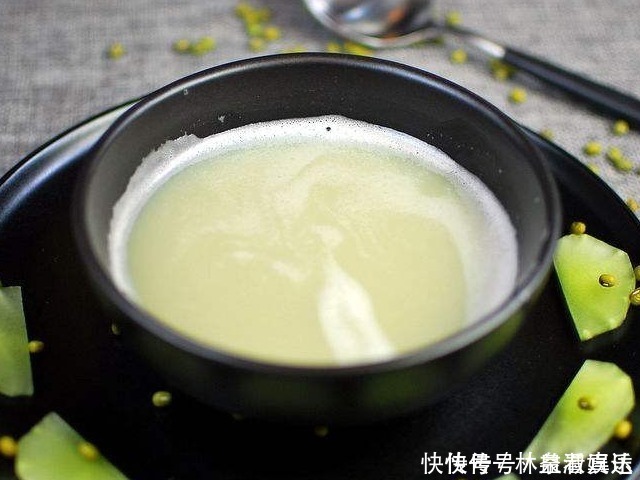 绿豆汤|绿豆汤被称为“万能解药”,煮绿豆时加2物,清热降压、气血双补