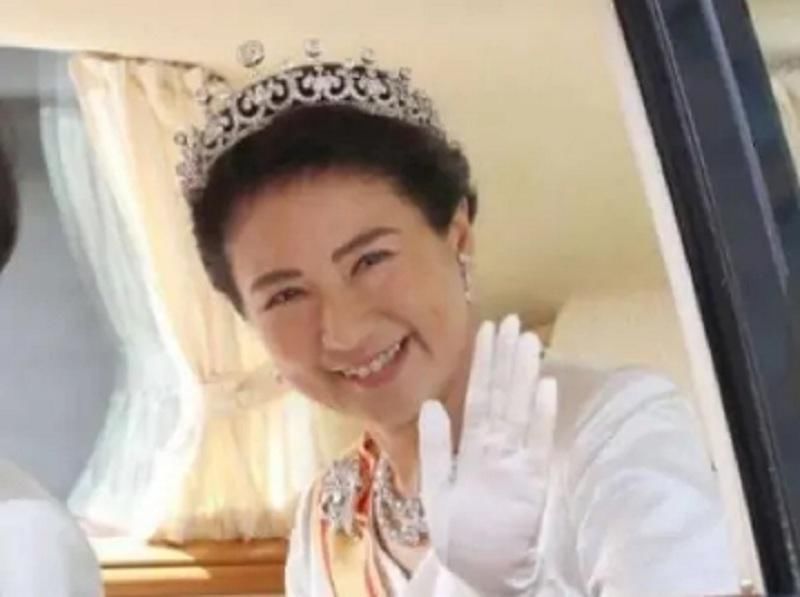 皇后|这套首饰是日本皇室的象征，只有皇后能佩戴，雅子至今才戴过耳钉