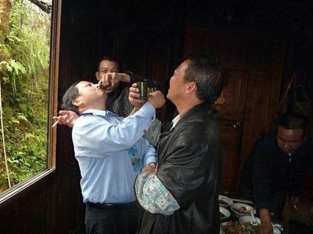 喝酒|喝酒也要讲究时间提醒再喜欢喝酒,全天中3个时间段也别喝