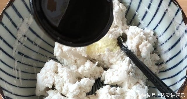 粽叶不要包粽子了,教你懒人做法,软糯香甜,比粽子简单又好吃