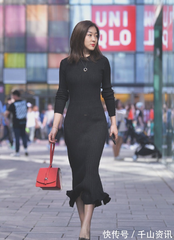 风情|姐姐穿的很魅惑，黑色针织长裙直到脚踝，一直掩盖不住的风情