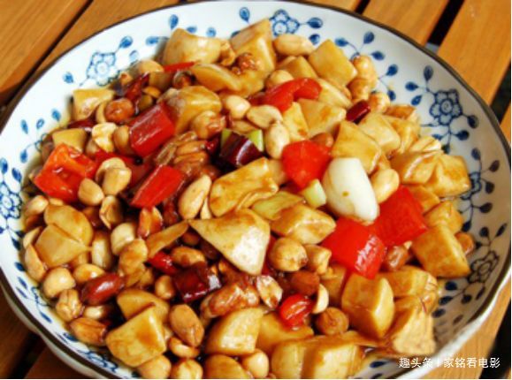 宫保鸡丁|苦瓜焖排骨，素宫保鸡丁，芹菜炒木耳，腰果虾仁的做法