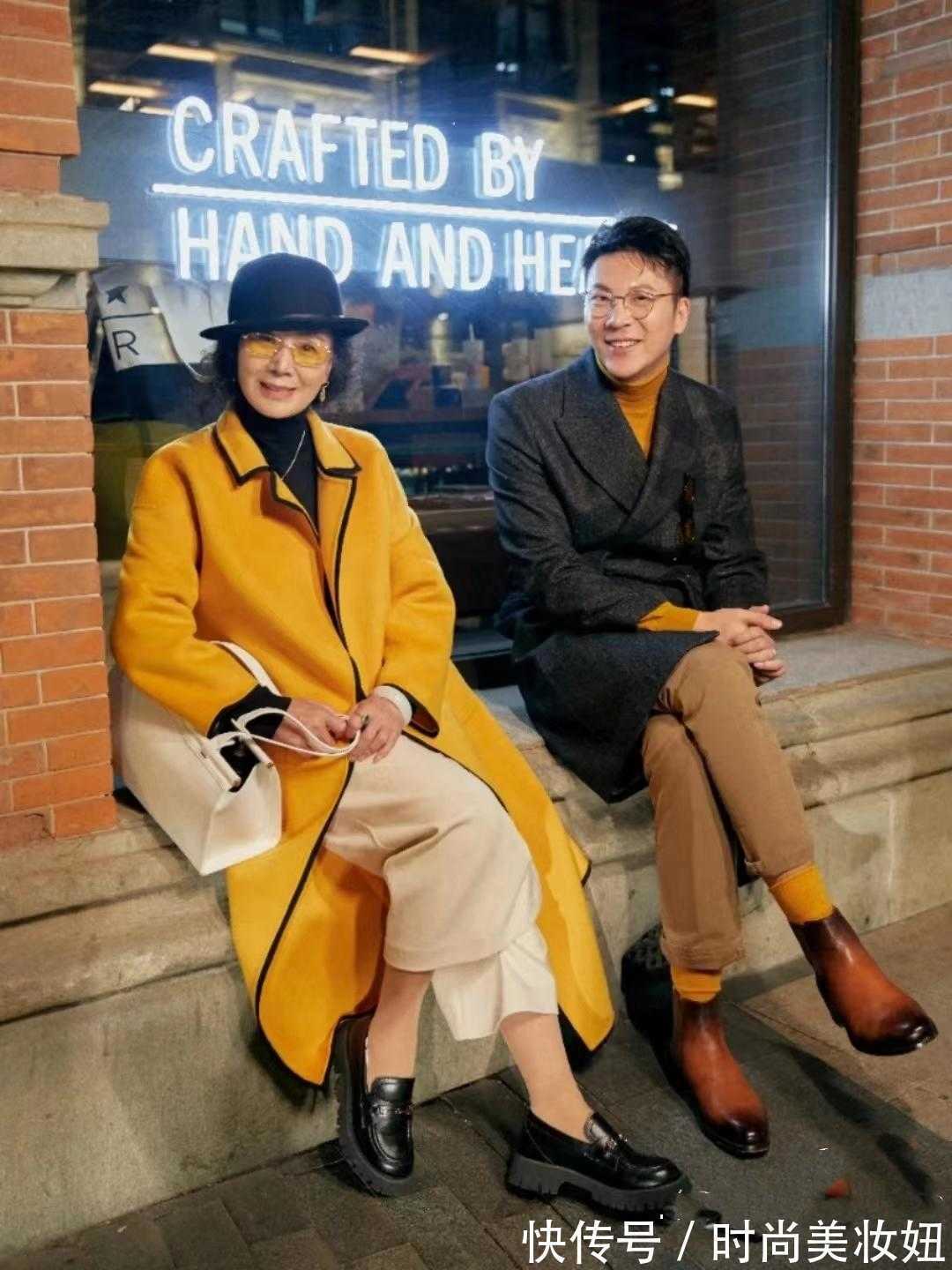 亮色系 再晚都不算晚,60岁的女人也可以穿得很美,看这位奶奶就知道