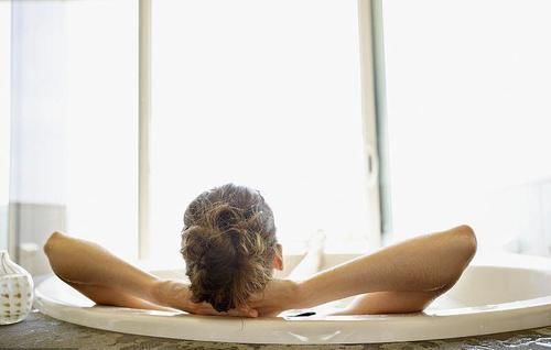 指甲|不是吧,你洗头发的时候还会用指甲抓头皮?怪不得头发越洗越少……