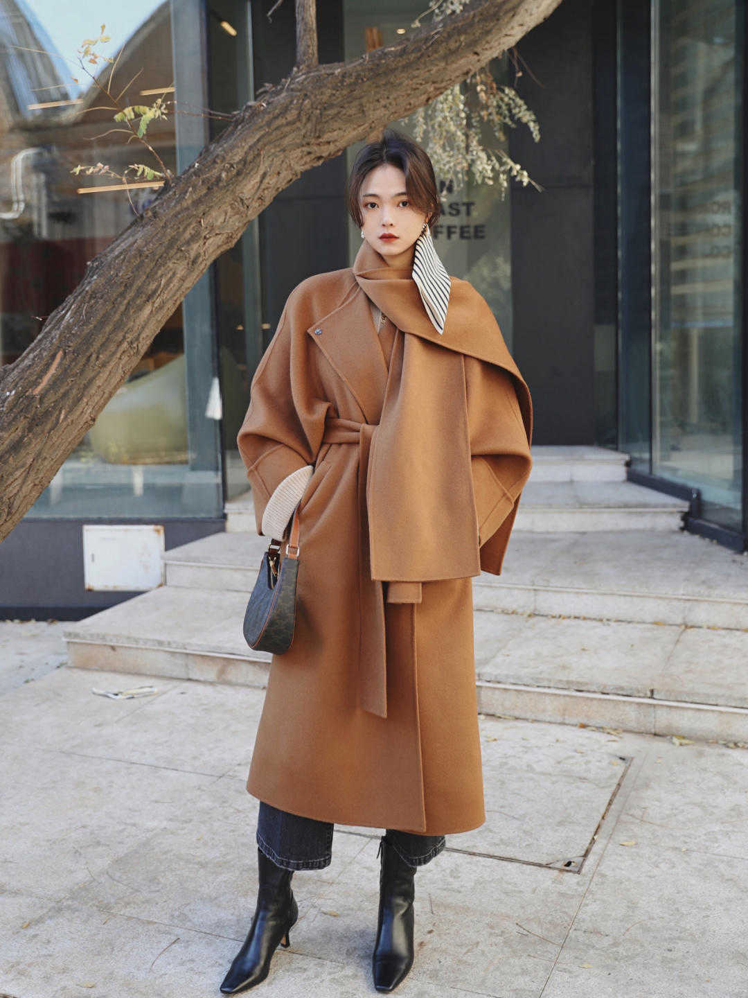 大衣 冬天穿裤子就选黑色牛仔裤,简约百搭不挑人,照着穿就对了