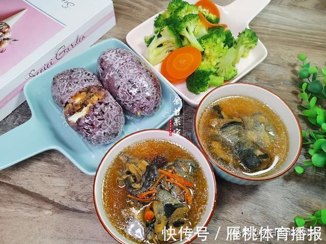 胡萝卜鸡肉饼|七天学生早餐，面包和烙饼，饭团小吃换着做，每天不重样