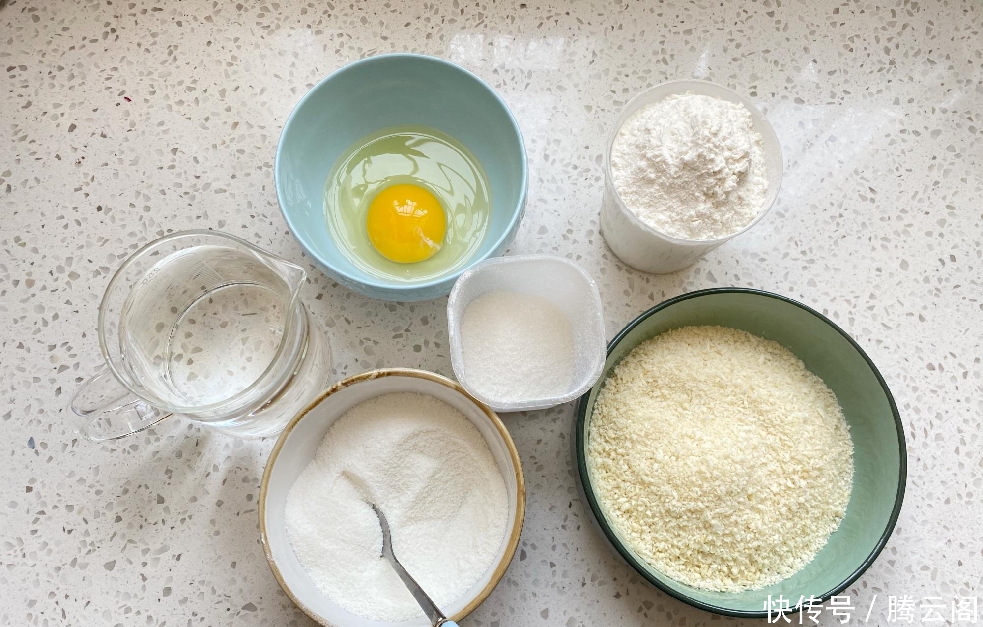 炸糖糕时,第1步直接开水烫面就错了,多加这1步糖糕空心不破皮