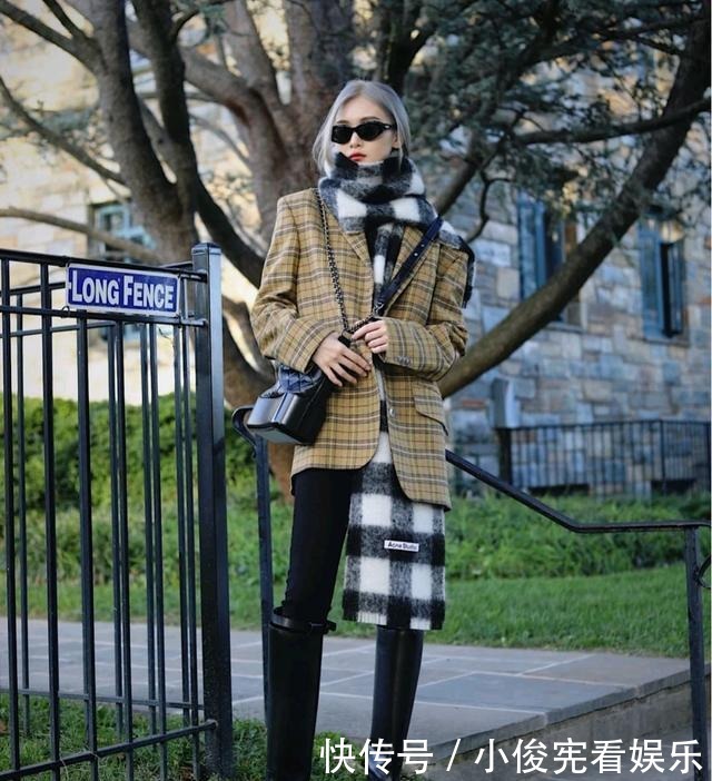 天冷了,分享3个优雅时髦的“围巾”搭配,温暖舒适显气质