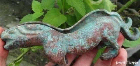 翻新|男子回老家翻新老宅子挖出一件宝贝,到黑市上四处打听却无人敢买