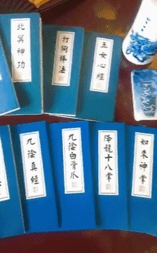 |搞笑GIF:伴娘你可真是有心计啊,这样藏鞋子谁能找得到啊