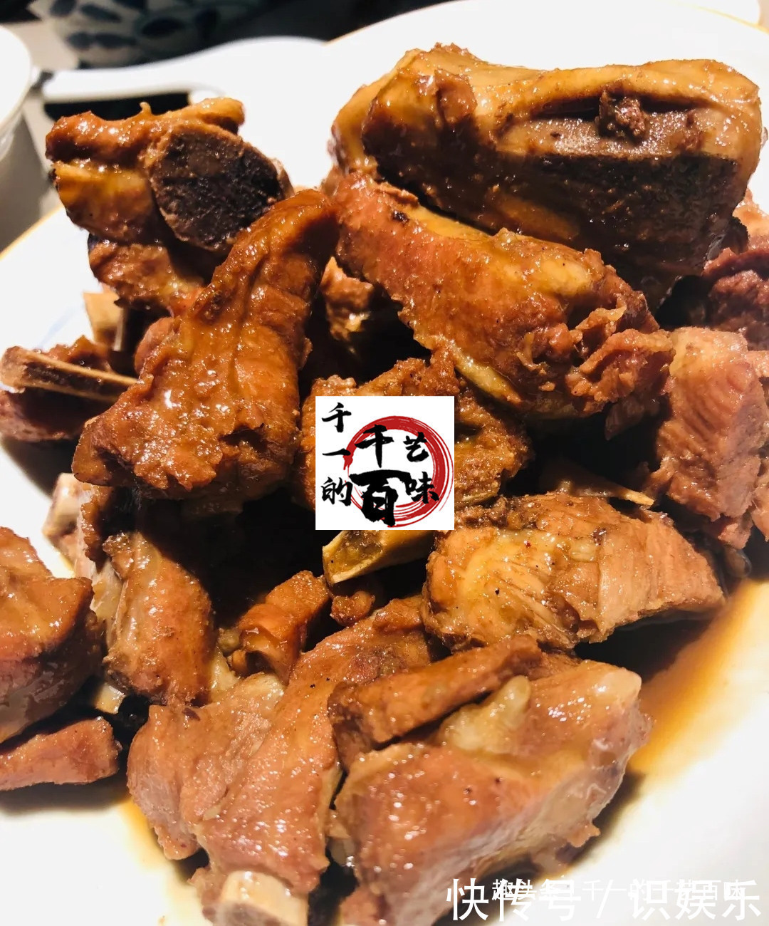 家常菜红烧排骨的家常做法,排骨酥软,色泽红润,非常下饭