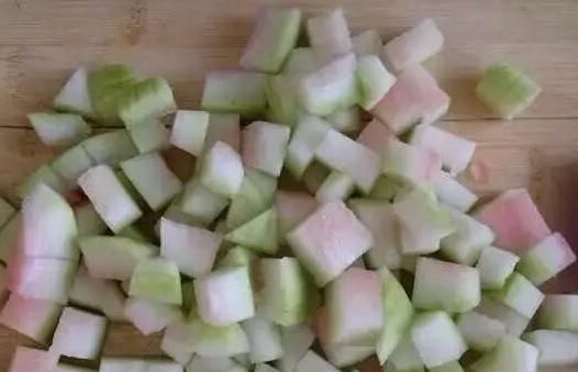 遍寻不到“酸性土”的情况下，该怎么让养花土从碱性变酸性？