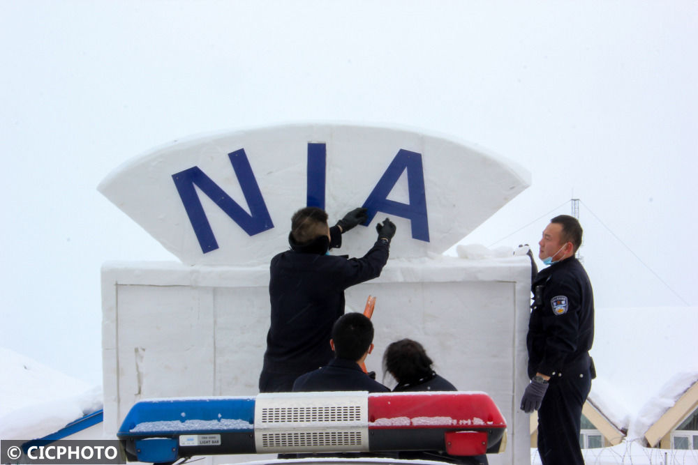 雪雕|新疆阿勒泰：雪雕文化走进警营