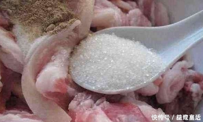 一斤五花肉10个鸡蛋，这样做出来酥香可口，肥而不腻，做法简单！