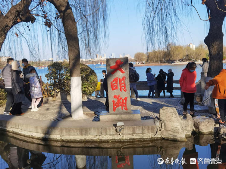 来赏春啦！济南大明湖春鸭戏水湖中泛舟美景尽收眼底哦|情报站| 来赏春啦！济南大明湖春鸭戏水湖中泛舟美景尽收眼底哦\＂,\＂i16\＂:\＂情报站