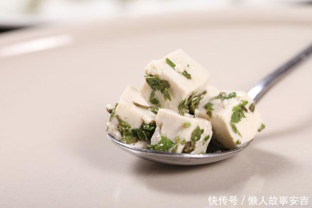 也会影响|失眠是“吃”出来的?再三劝告:四类食物,劝你趁早撤下饭桌