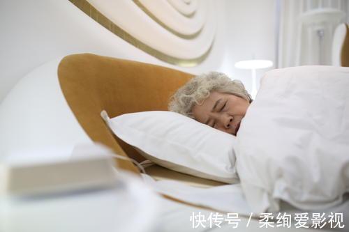 小美|长期喝蜂蜜和从不喝蜂蜜的人比,哪个更健康?别蒙在鼓里了