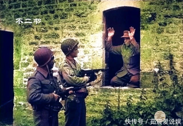 德军士兵|上色老照片:纳粹德国败亡之时,德军高举双手投降,眼神满是恐慌